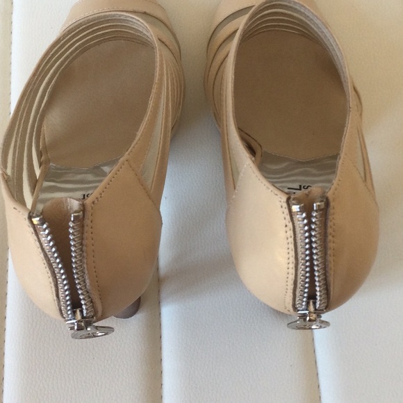 EUC Michael Kors 8.5M Bone/Silver Leather Mesh Open Toe Heels - Picture 9 of 16